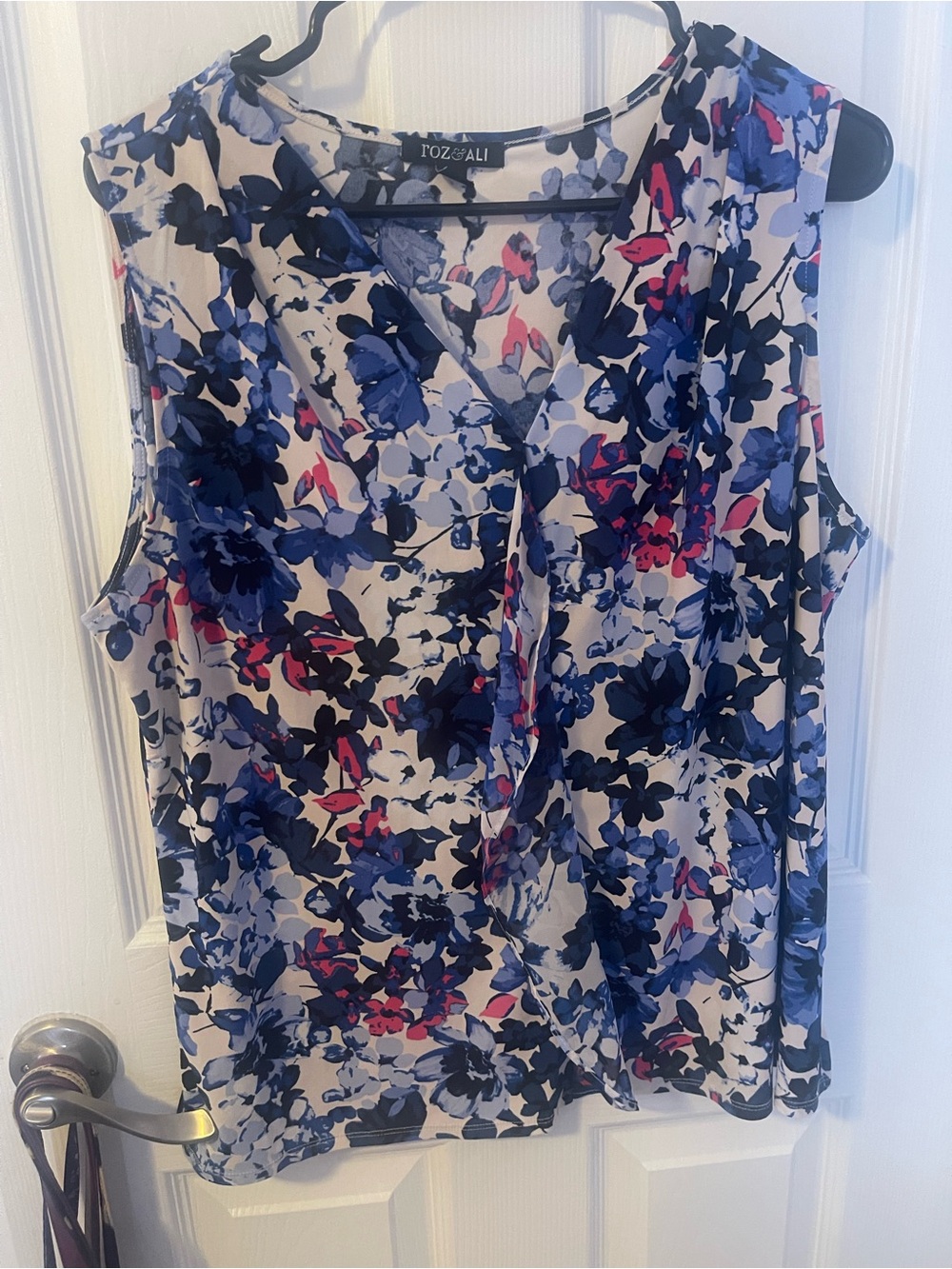 Roz & Ali Blue, White and Pink Floral V-Neck Sleeveless Top XL